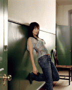 Natalie Imbruglia in jeans