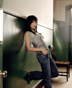 Natalie Imbruglia in jeans