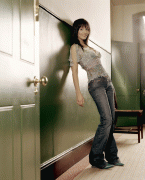 Natalie Imbruglia in jeans