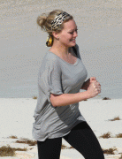 Hillary Duff photos jogging Caribbean Beach 23 January 2009
