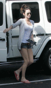 Megan Fox Canottiera e Jeans cortissimi