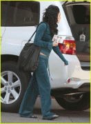 Vanessa Hudgens heading to her Texas Hotel not HQ, March 12 30dd3f3756380 Vanessa Hudgens heading to her Texas Hotel not HQ, March 12