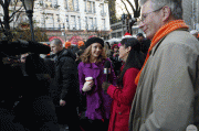 650c7b60652049 Jayma Mays at the Dunkin Donuts Holiday Givaway Ceremony 