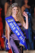 Jennifer Scherman is Miss Worl Cup 2010 4